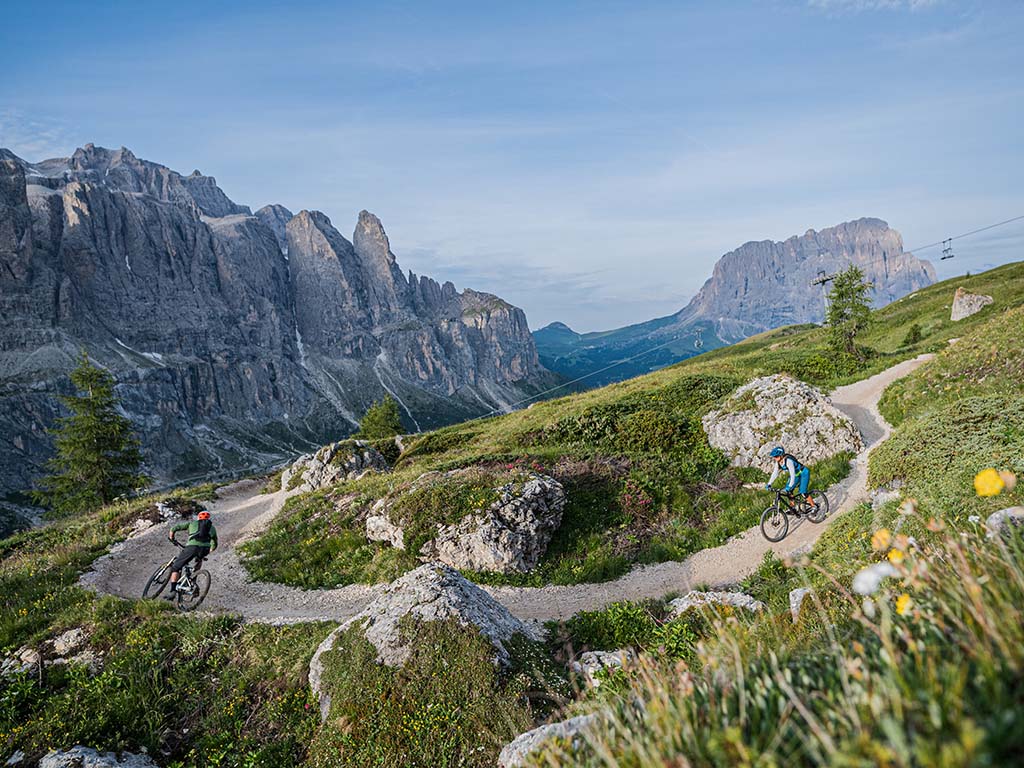 Mountain bike al Passo Gardena