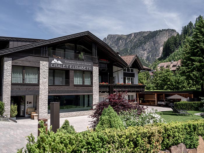 Chalet Elisabeth in estate, Stevia sullo sfondo