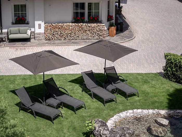 Sdraio nel giardino dello chalet